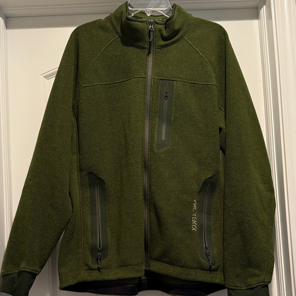 Arc'teryx Men's Olive Performance Jacket large
